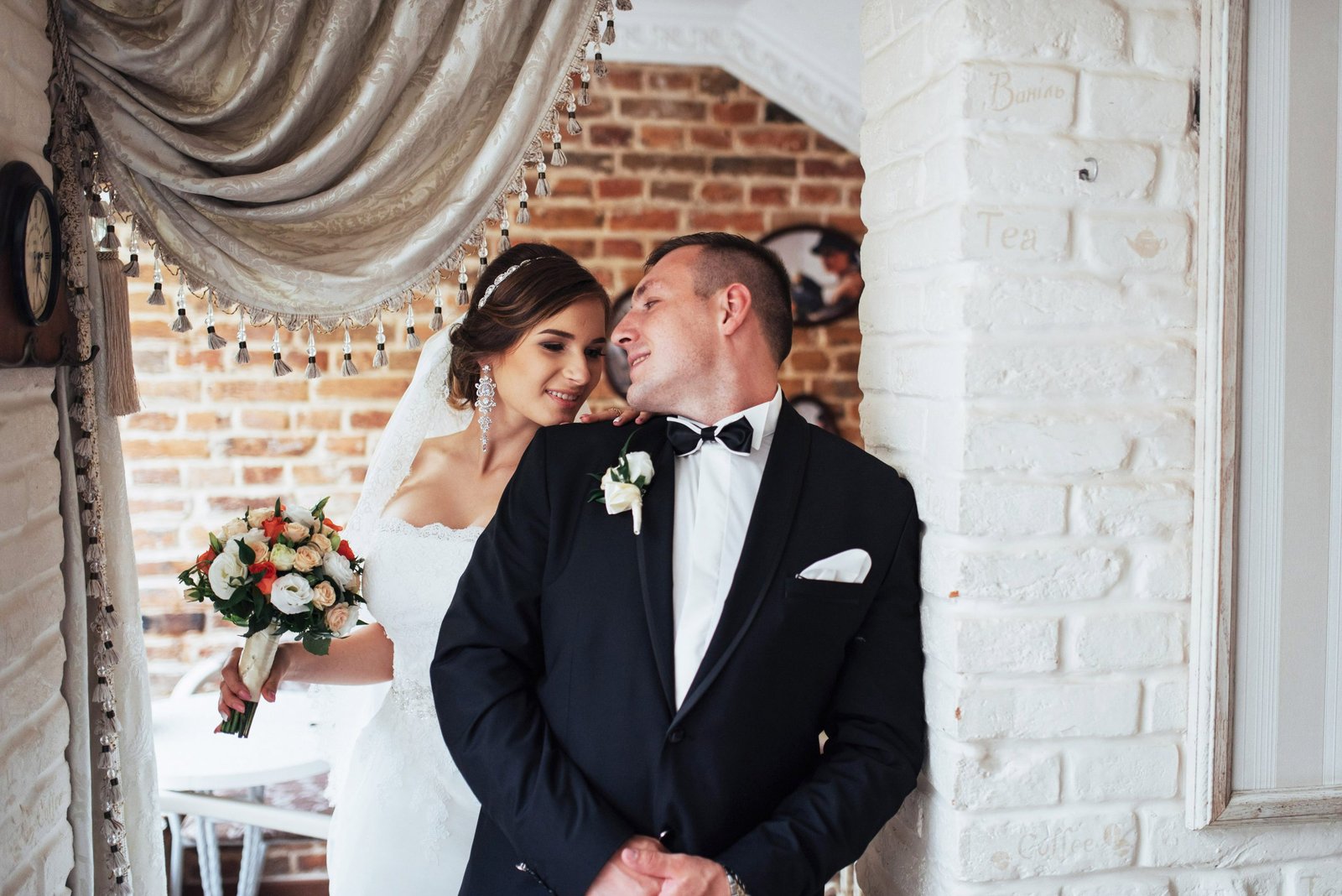 A wedding couple photographed by Clear Lens Pro